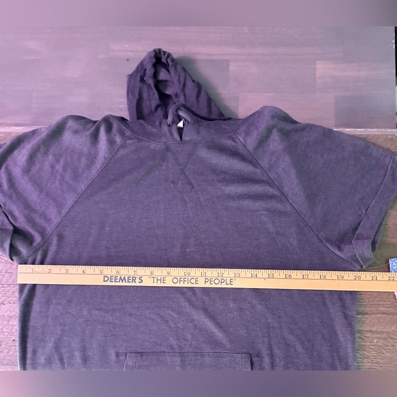 Old Navy Short Sleeve active Hoodie - Medium - Picture 4 of 4